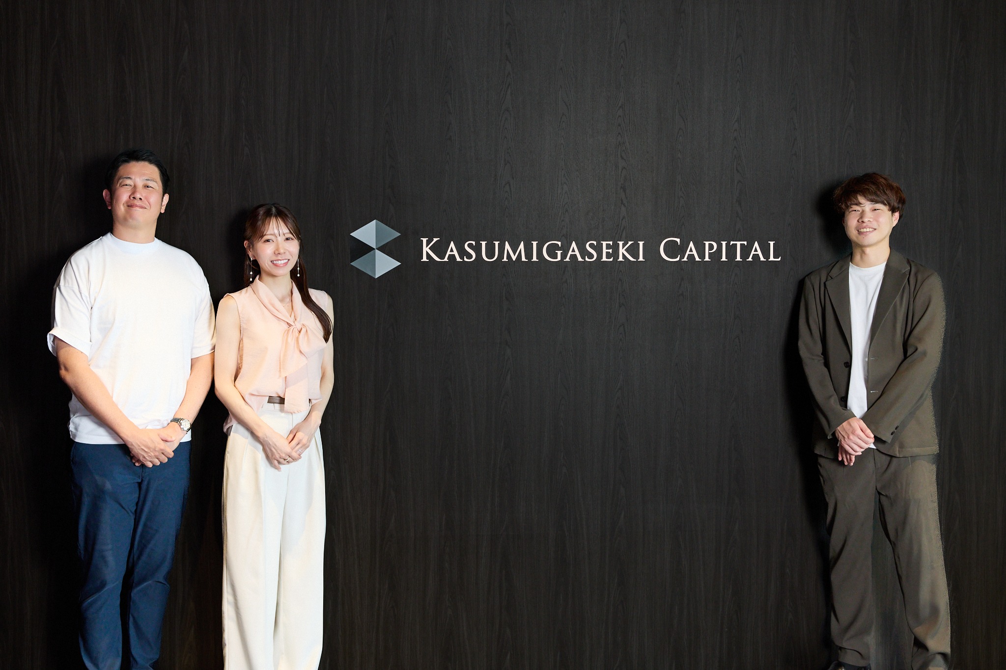 【霞ヶ関キャピタル株式会社】属人化していた給与業務を、WHOMと共に仕組み化。急拡大企業の労務体制構築を支えるパートナーシップの記事イメージ